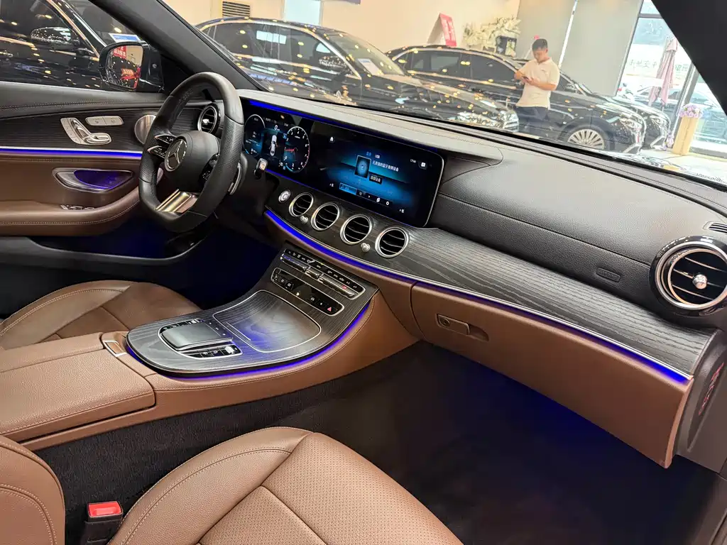 Mercedes-Benz E-Class 2020 — фото 20