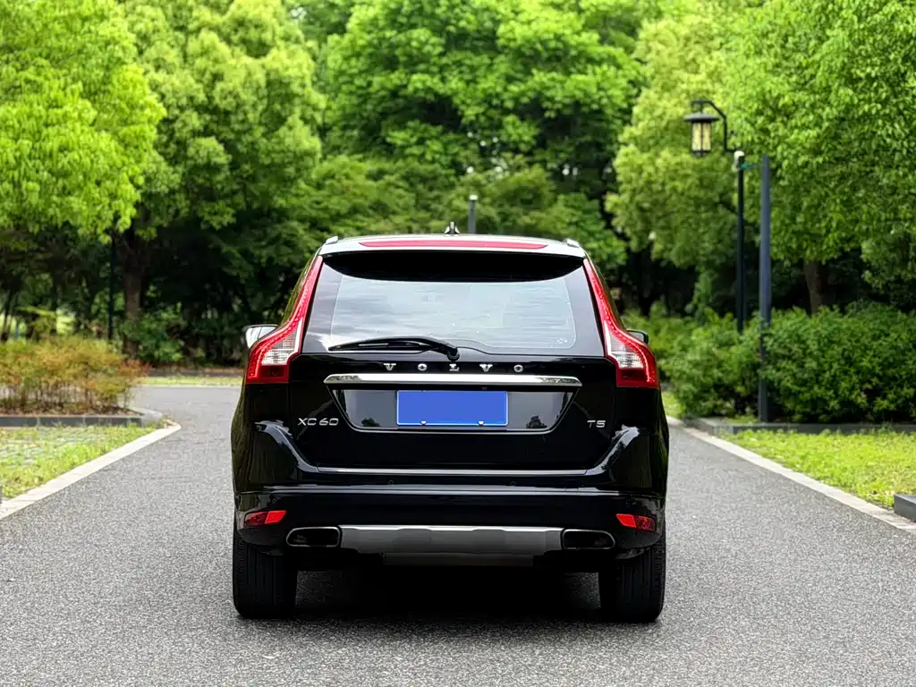 Volvo XC60 2016 — фото 10