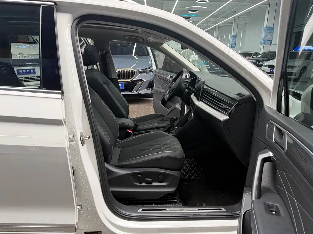 Volkswagen Tiguan L 2022 — фото 15