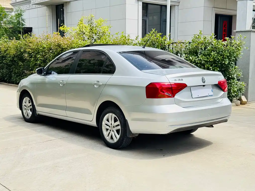 Volkswagen Jetta 2017 — фото 10
