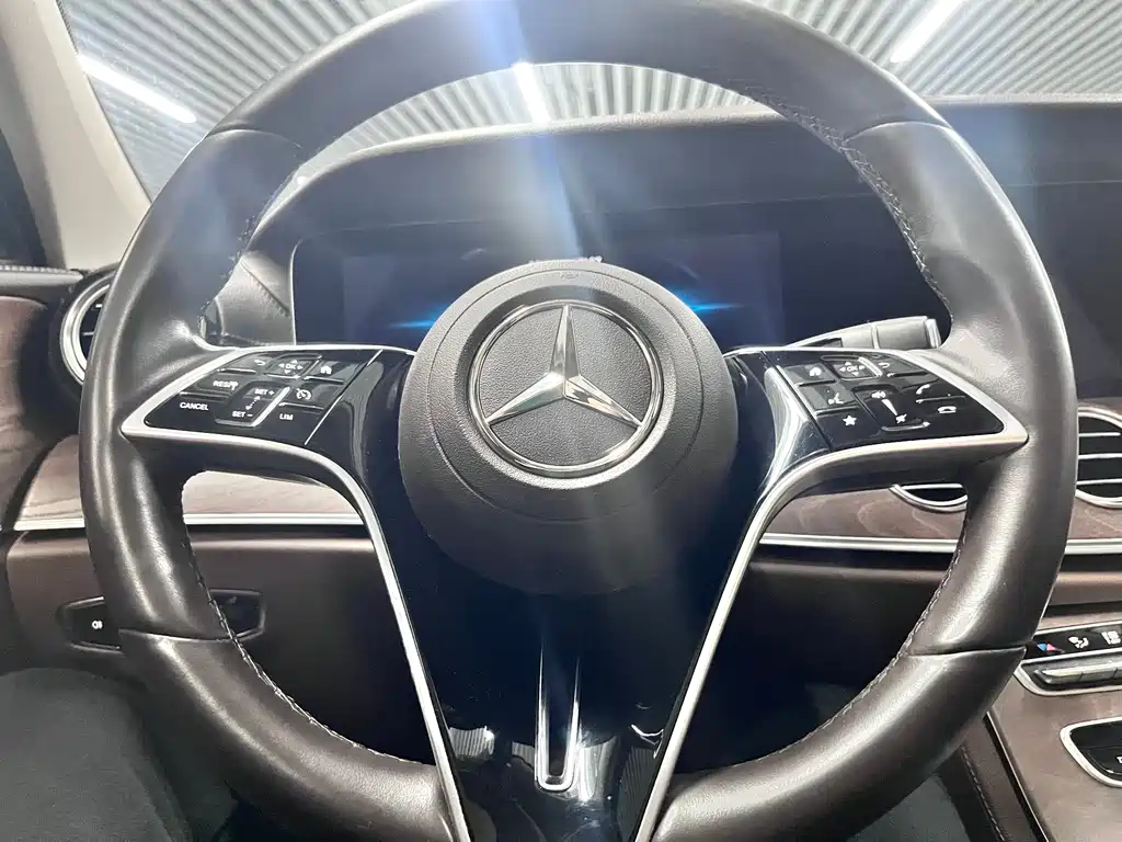 Mercedes-Benz E-Class 2023 — фото 8