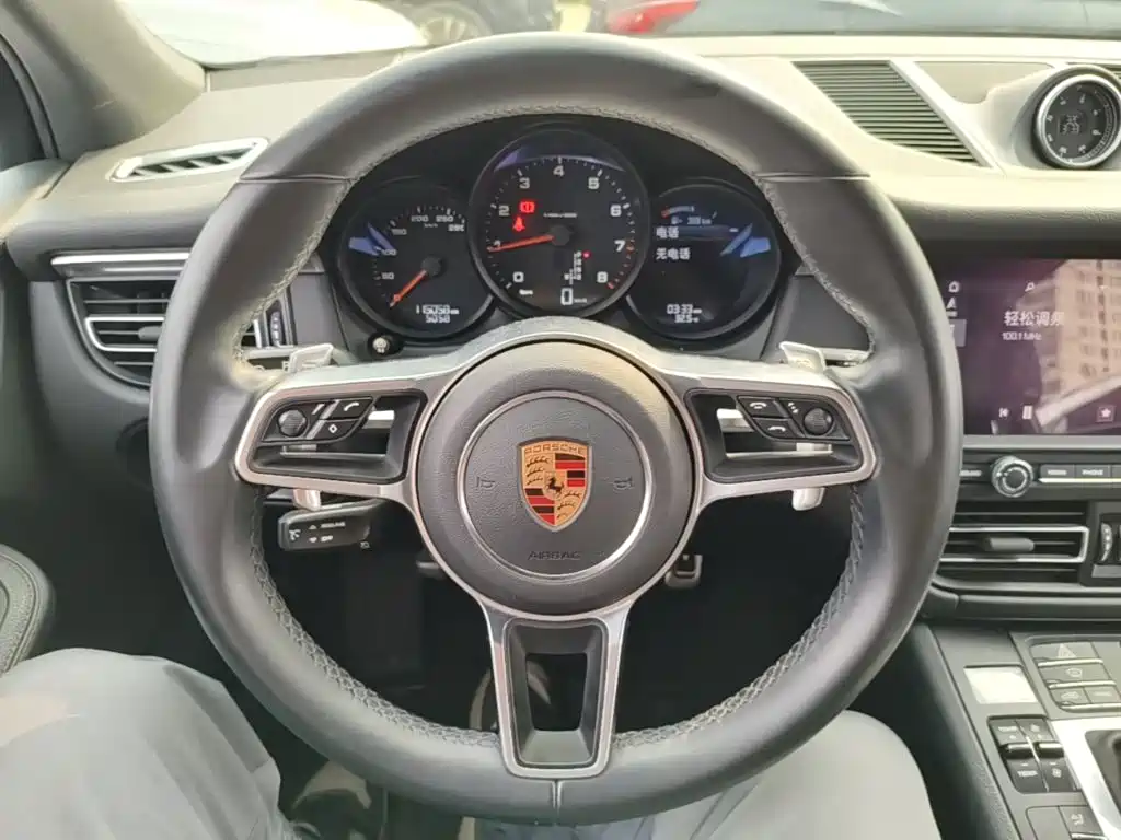 Porsche Macan 2019 — фото 11