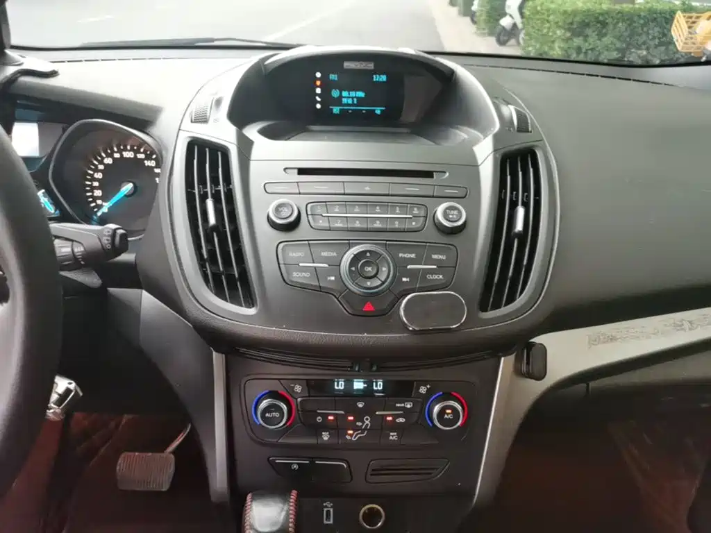 Ford Kuga 2017 — фото 13