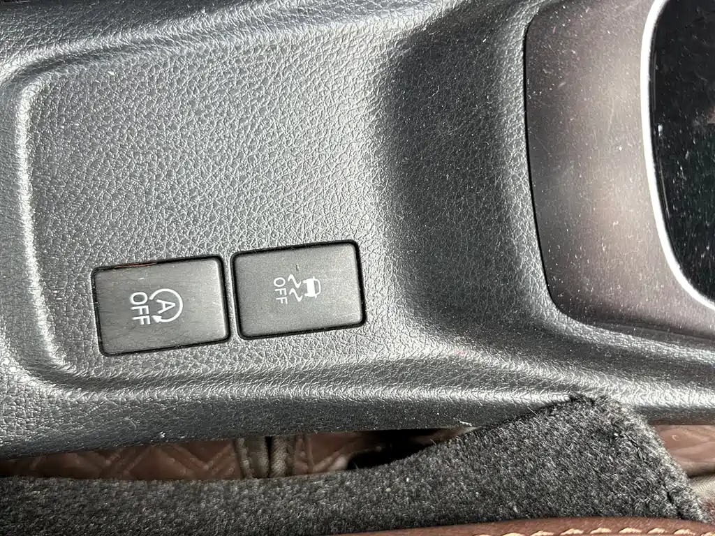 Toyota Yaris L 2023 — фото 14