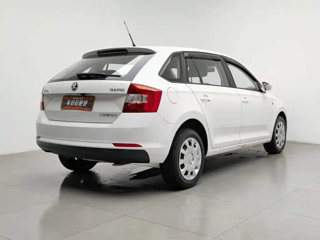Skoda Rapid Spaceback 2017 — фото 2