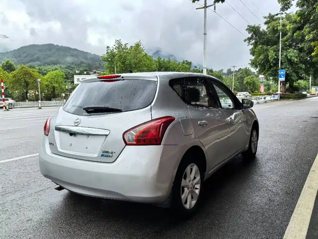 Nissan Tiida 2015 — фото 4