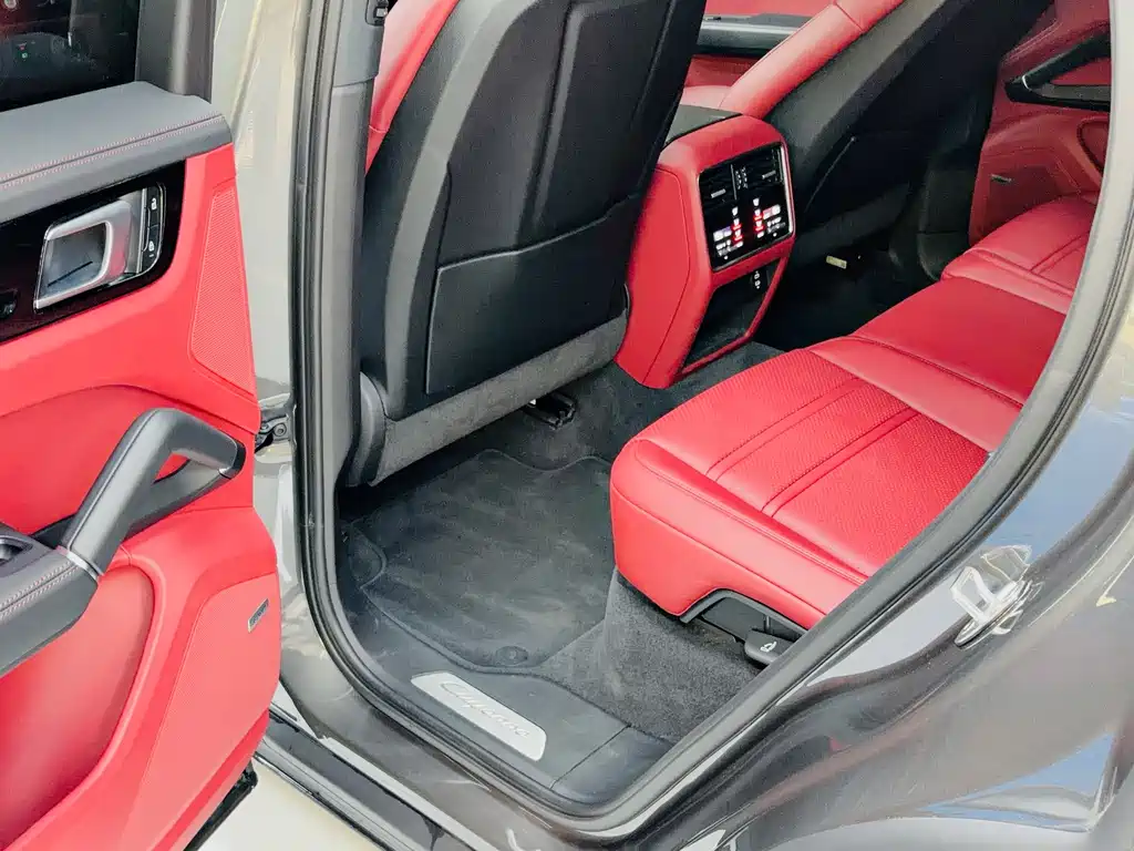 Porsche Cayenne 2022