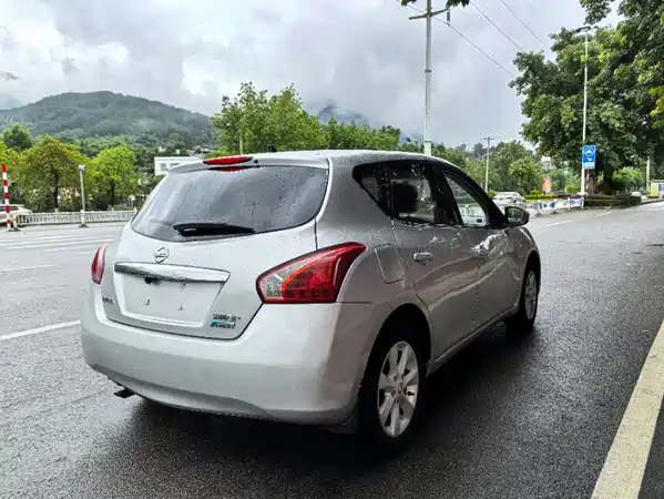 Nissan Tiida 2015