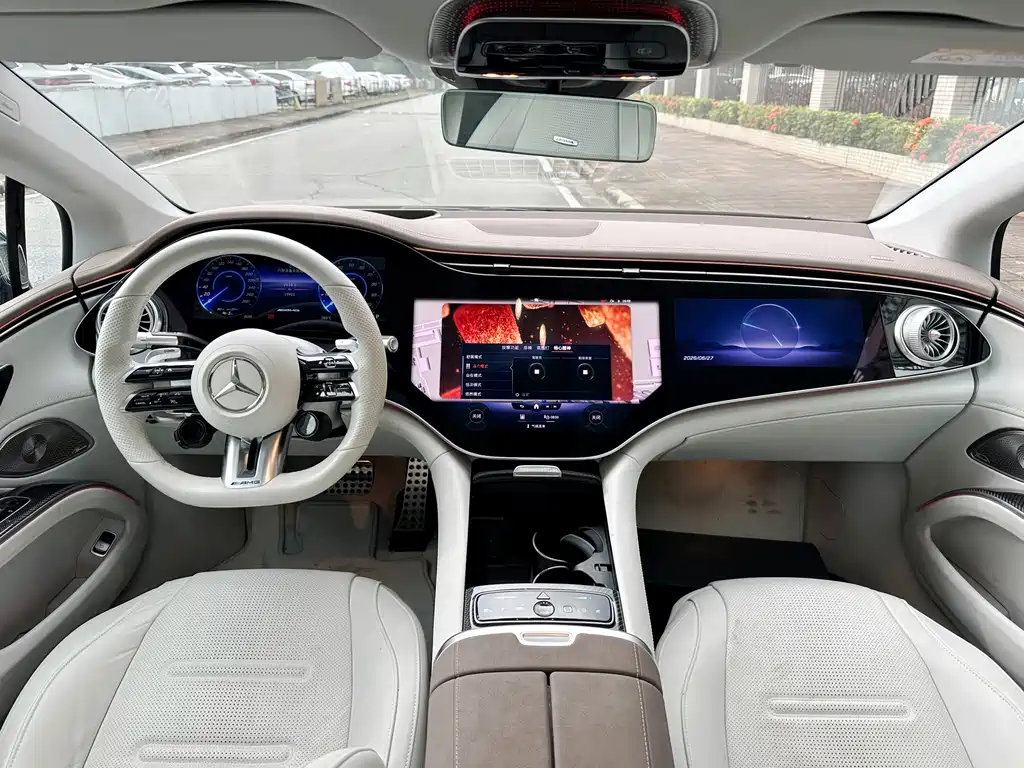 Mercedes-Benz EQS AMG 2024 — фото 18
