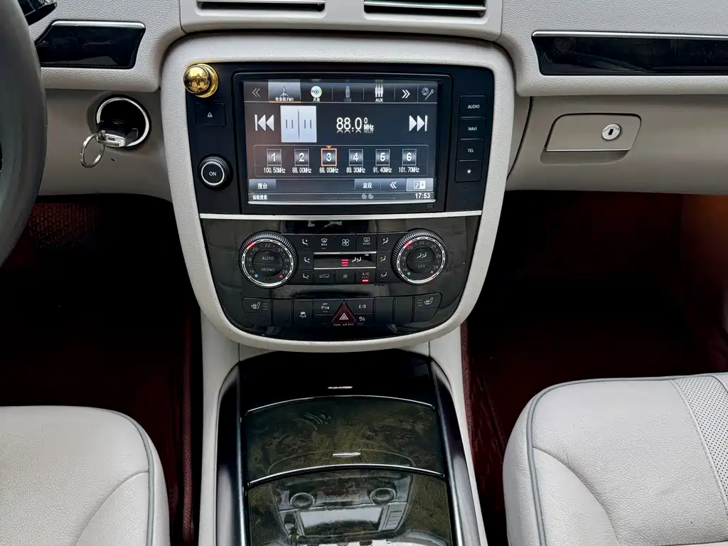 Mercedes-Benz R-Class 2015 — фото 17