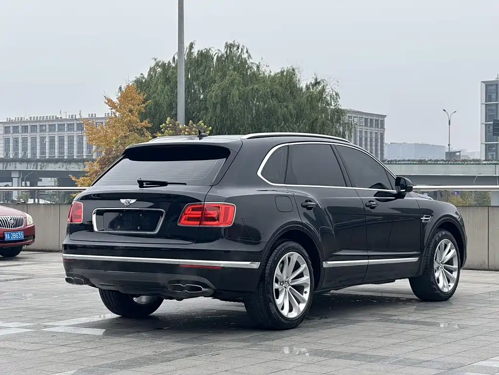 Bentley Bentayga 2017 — фото 8