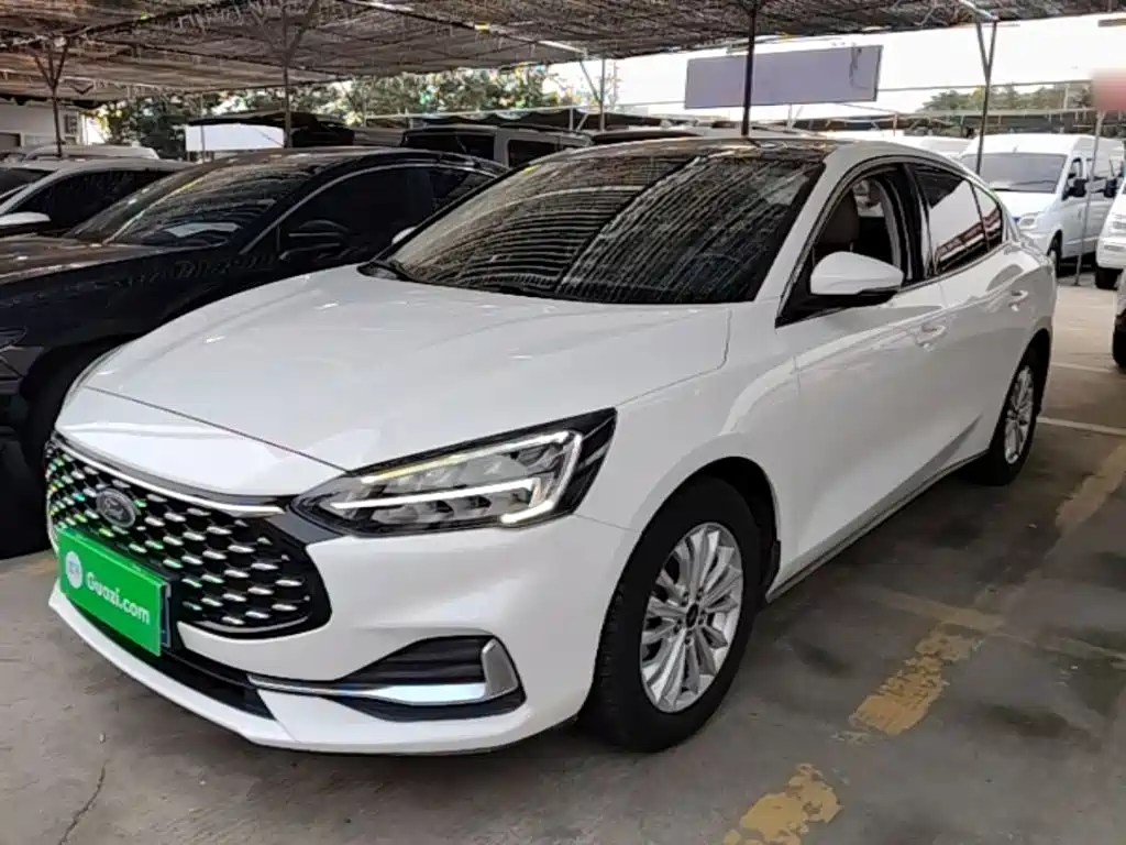 Ford Focus 2021 — фото 1