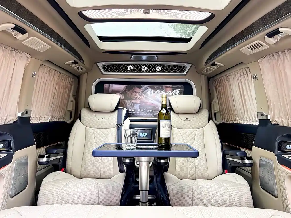 Mercedes-Benz V-Class 2022 — фото 20