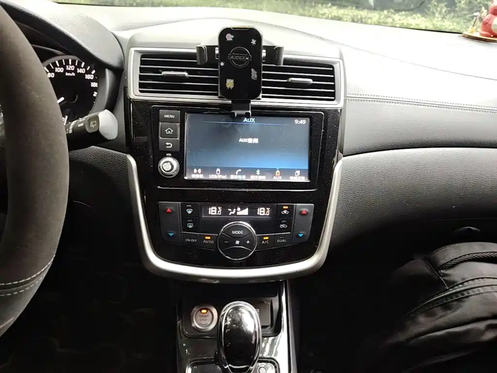 Nissan Tiida 2018 — фото 13