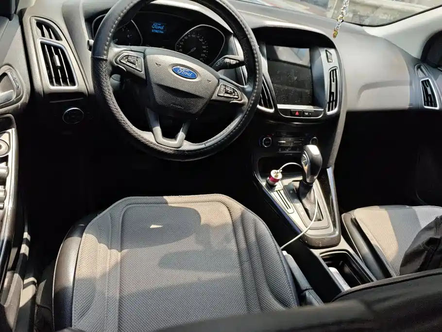 Ford Focus 2016 — фото 12