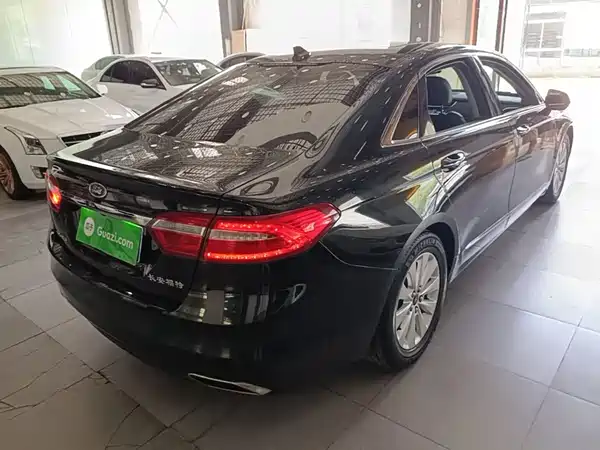 Ford Taurus 2017