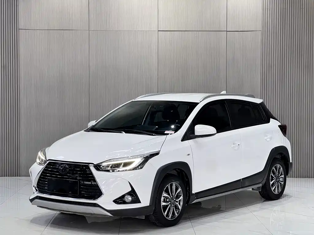 Toyota Yaris L 2022 — фото 1