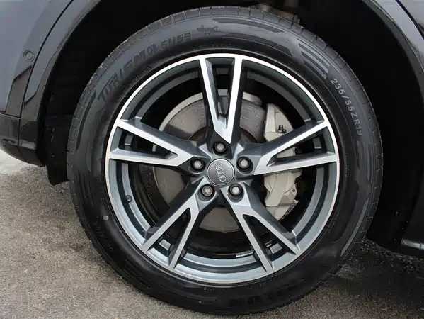 Audi Q5L 2020