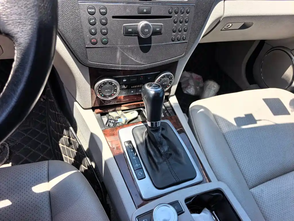 Mercedes-Benz C-Class 2010 — фото 13