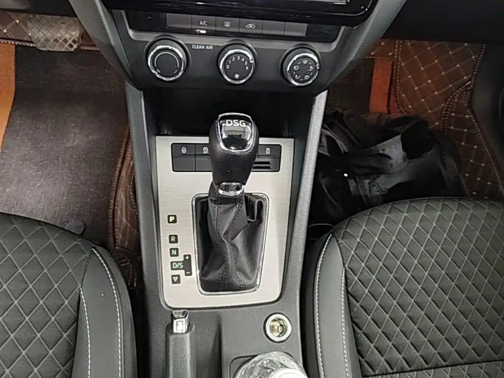 Skoda Octavia 2018 — фото 14