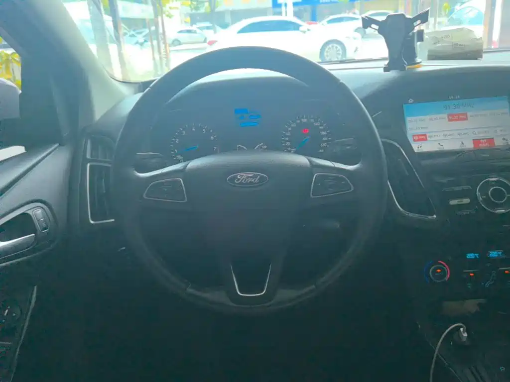 Ford Focus 2017 — фото 11
