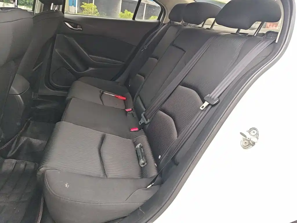 Mazda 3 Axela 2016 — фото 17