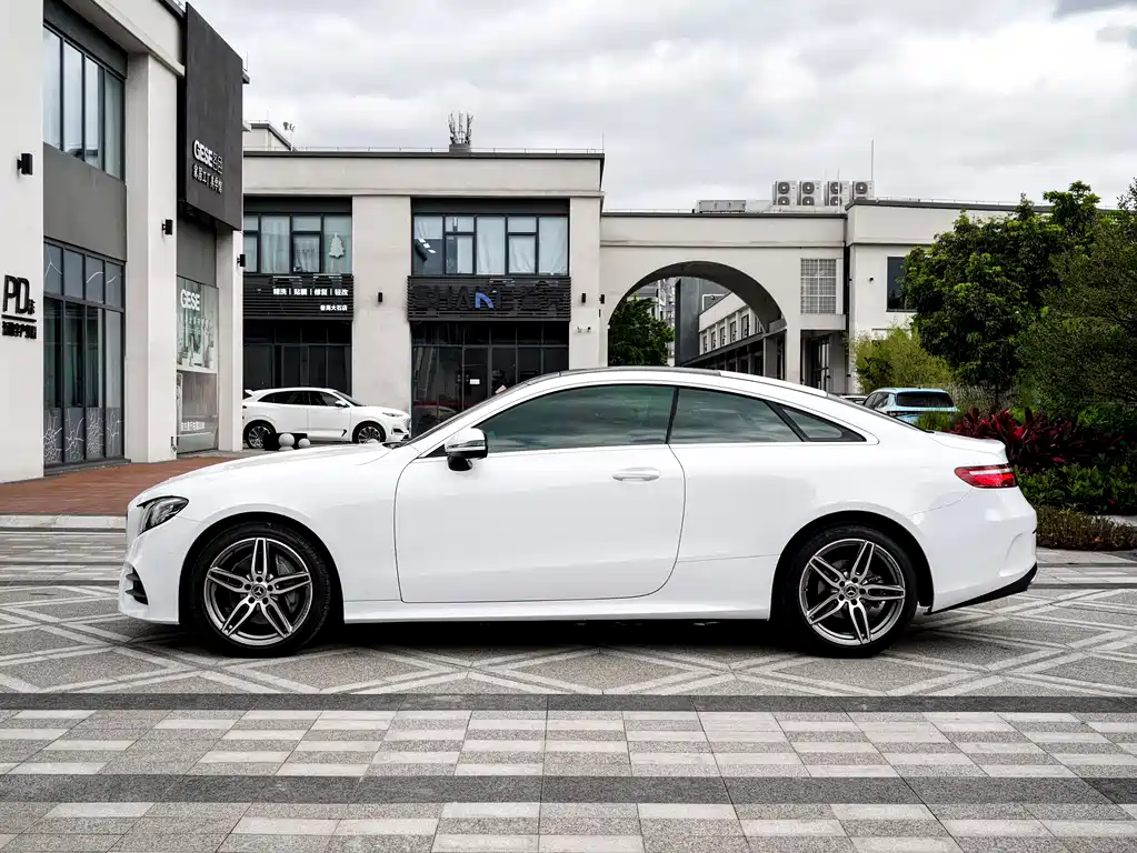 Mercedes-Benz E-Class 2019 — фото 12