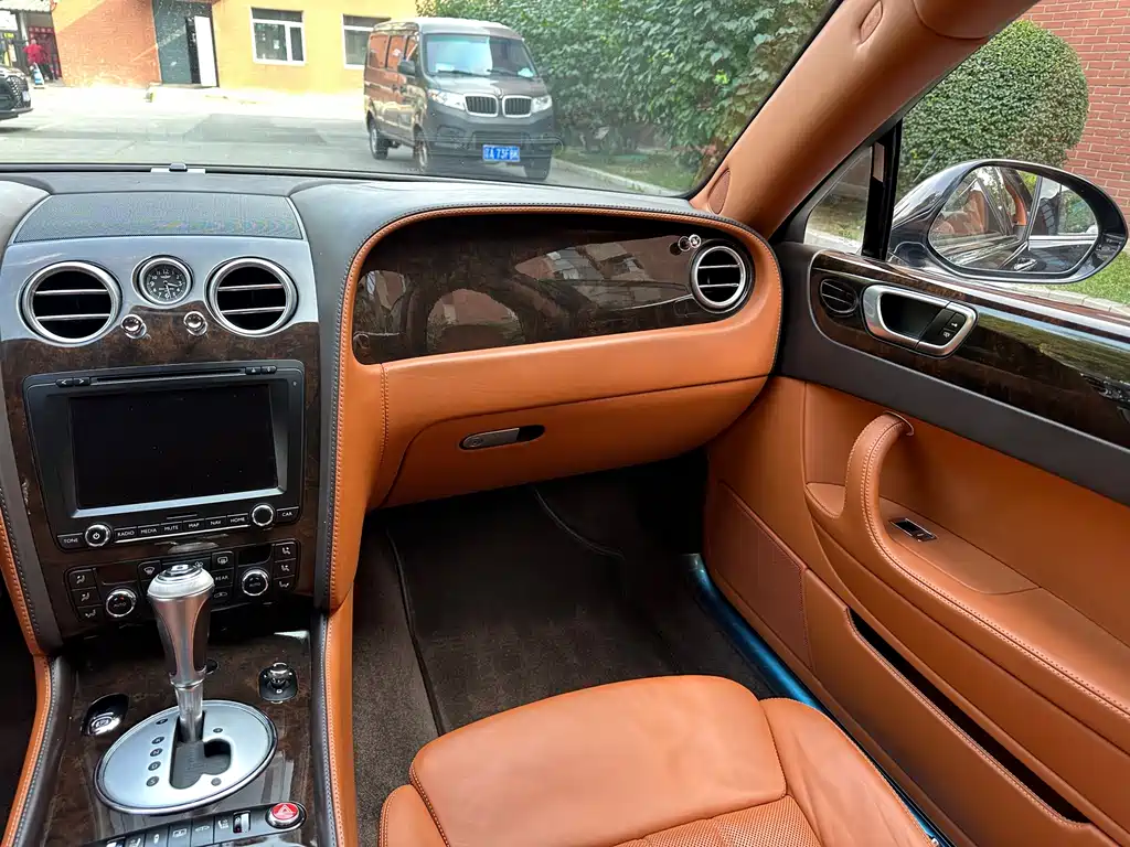 Bentley Flying Spur 2012 — фото 30