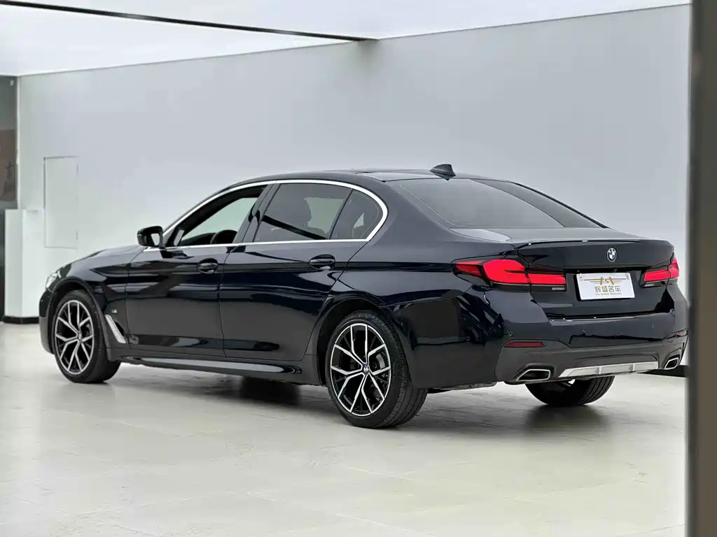 BMW 5 Series 2023 — фото 3