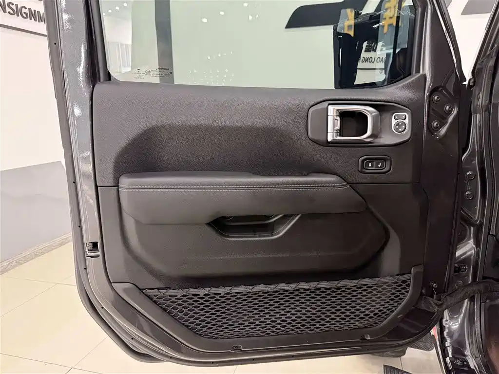 Jeep Wrangler New Energy 2022 — фото 10