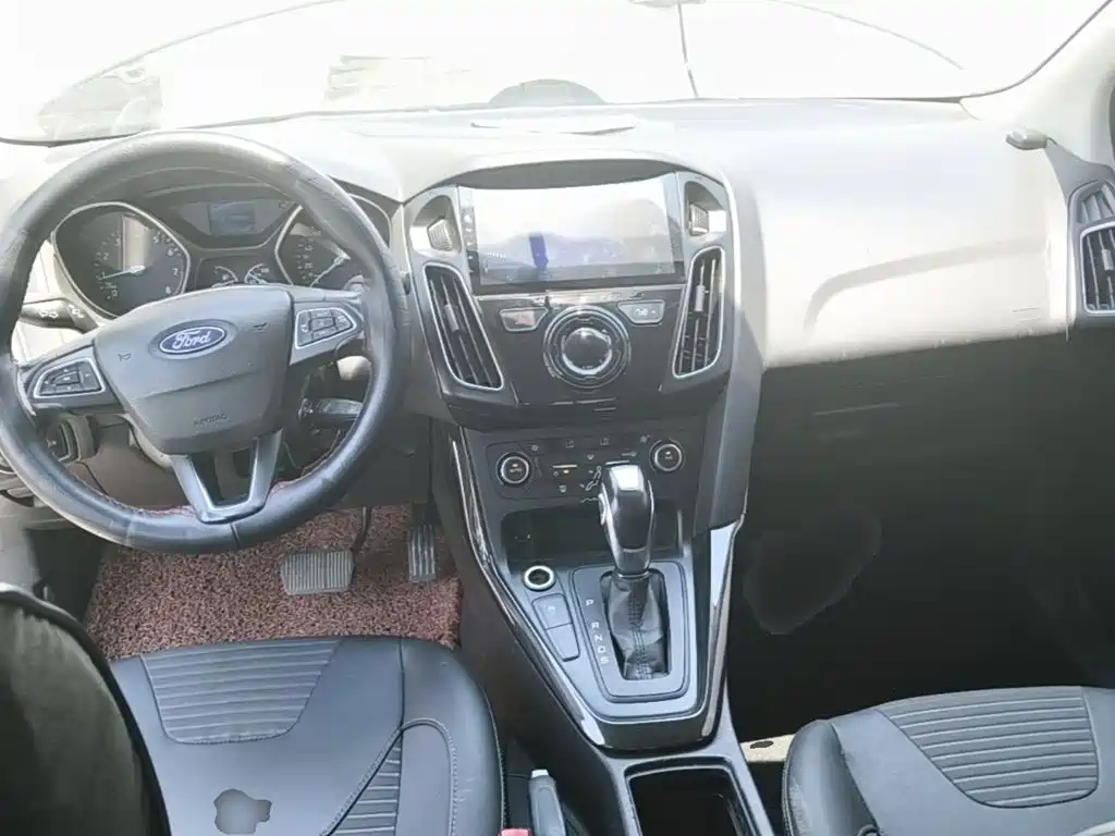 Ford Focus 2015 — фото 10