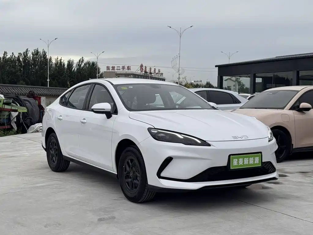 BYD Seal 05 DM-i 2026 — фото 3
