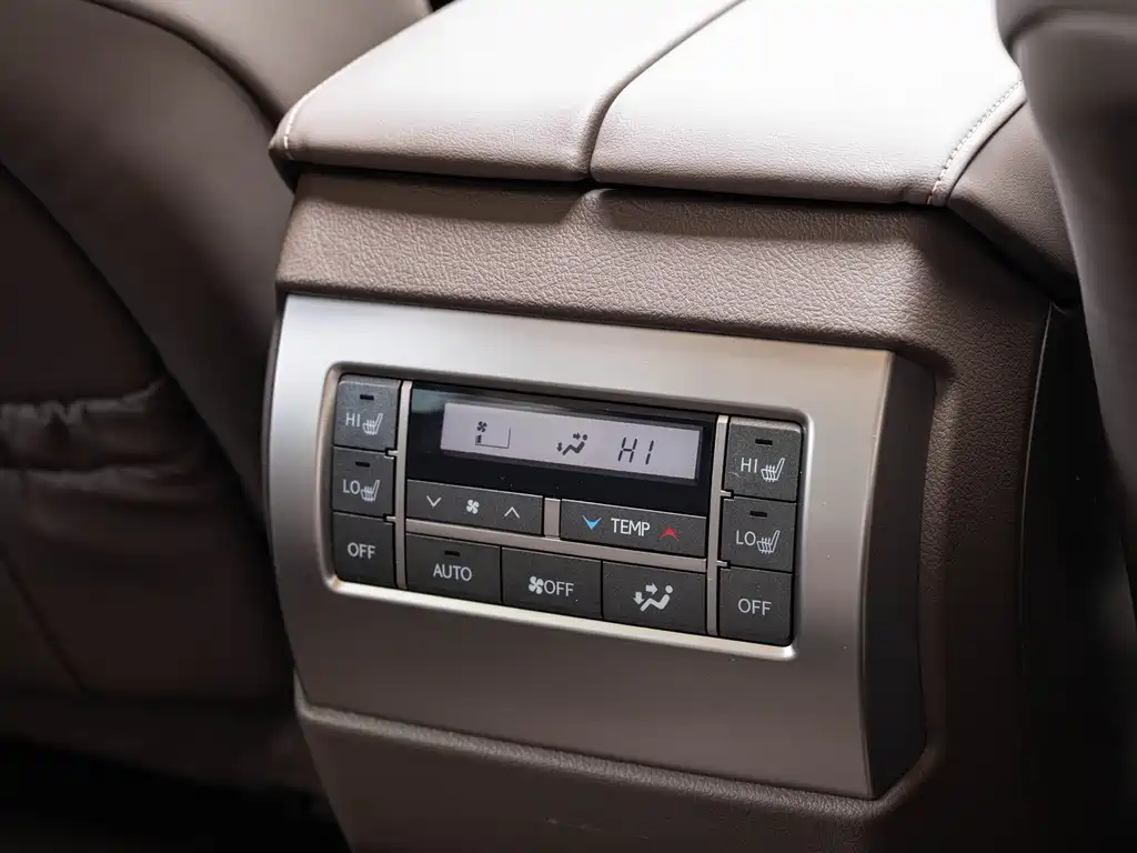 Lexus GX 2019 — фото 19