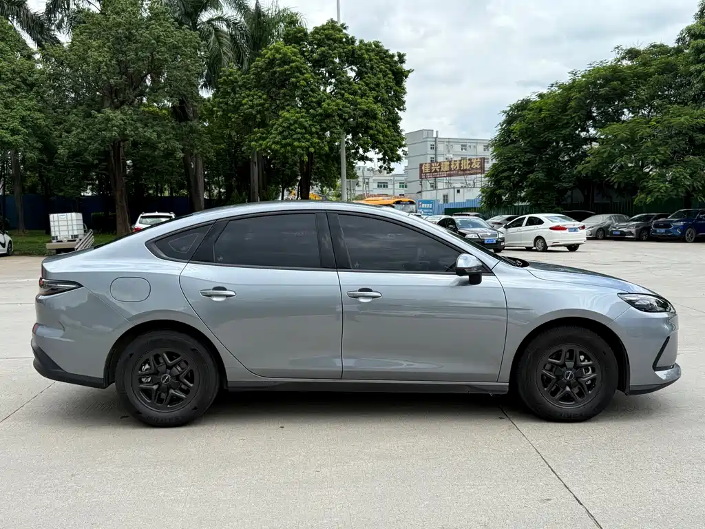 BYD Seal 05 DM-i 2025 — фото 17