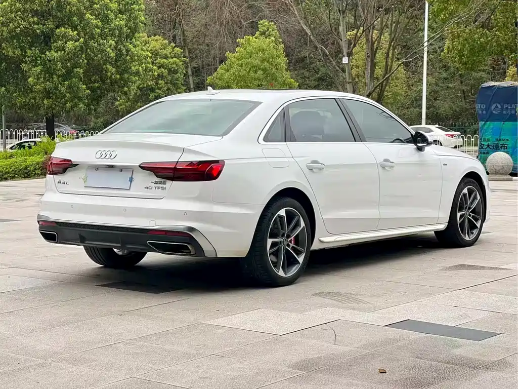 Audi A4L 2022 — фото 4