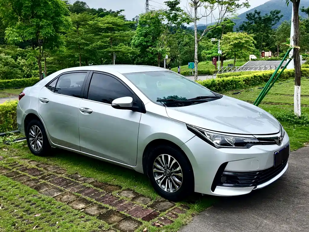 Toyota Corolla 2018 — фото 26
