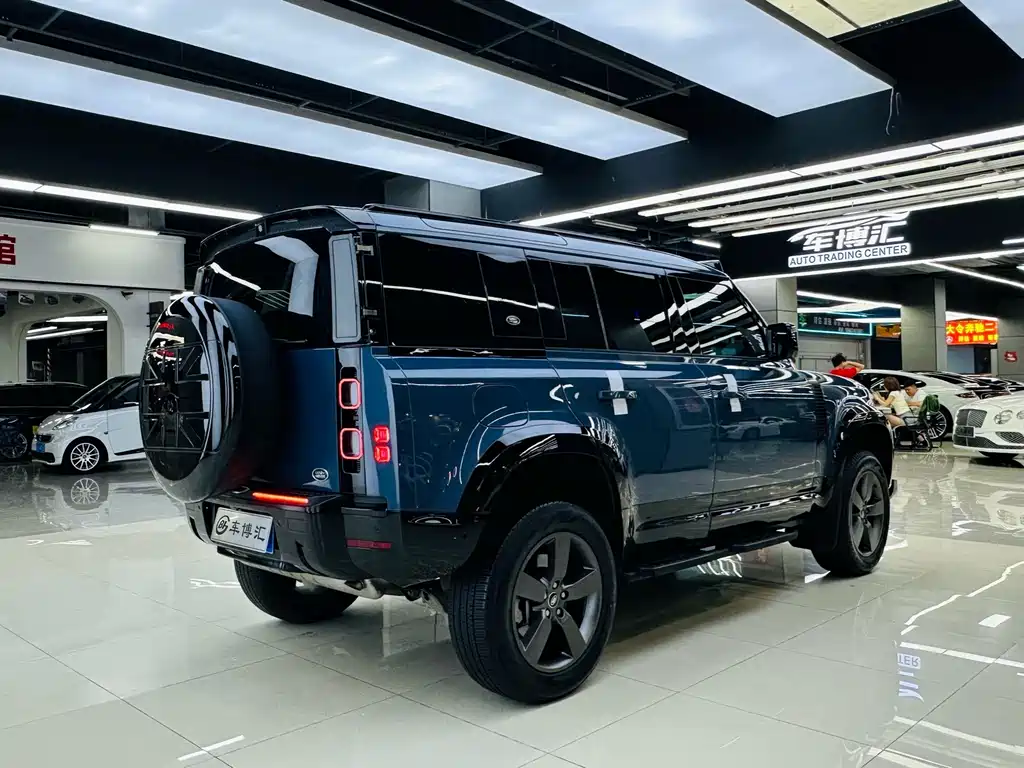 Land Rover Defender 2021 — фото 8