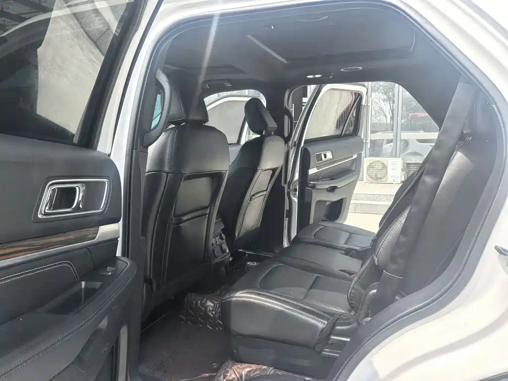 Ford Explorer 2019 — фото 15