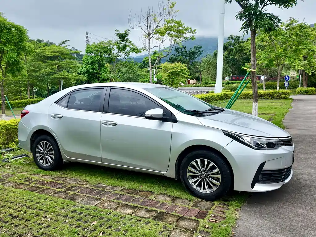 Toyota Corolla 2018 — фото 36