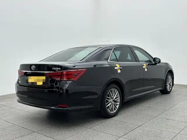 Toyota Crown 2015 — фото 6