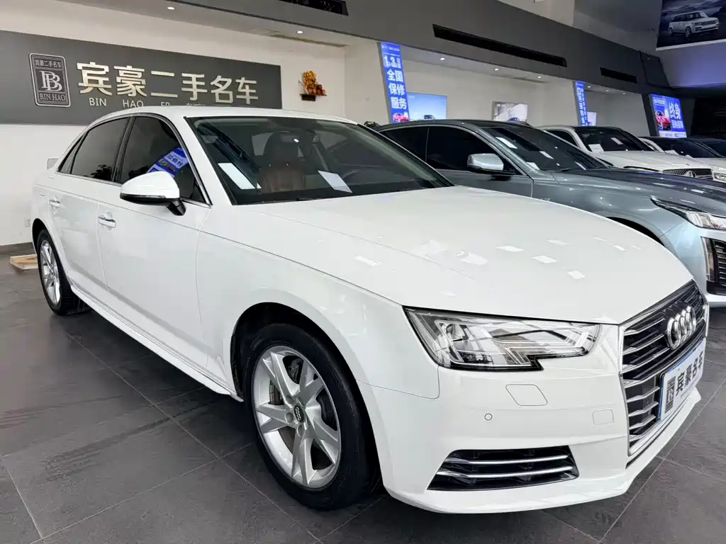 Audi A4L 2018 — фото 1