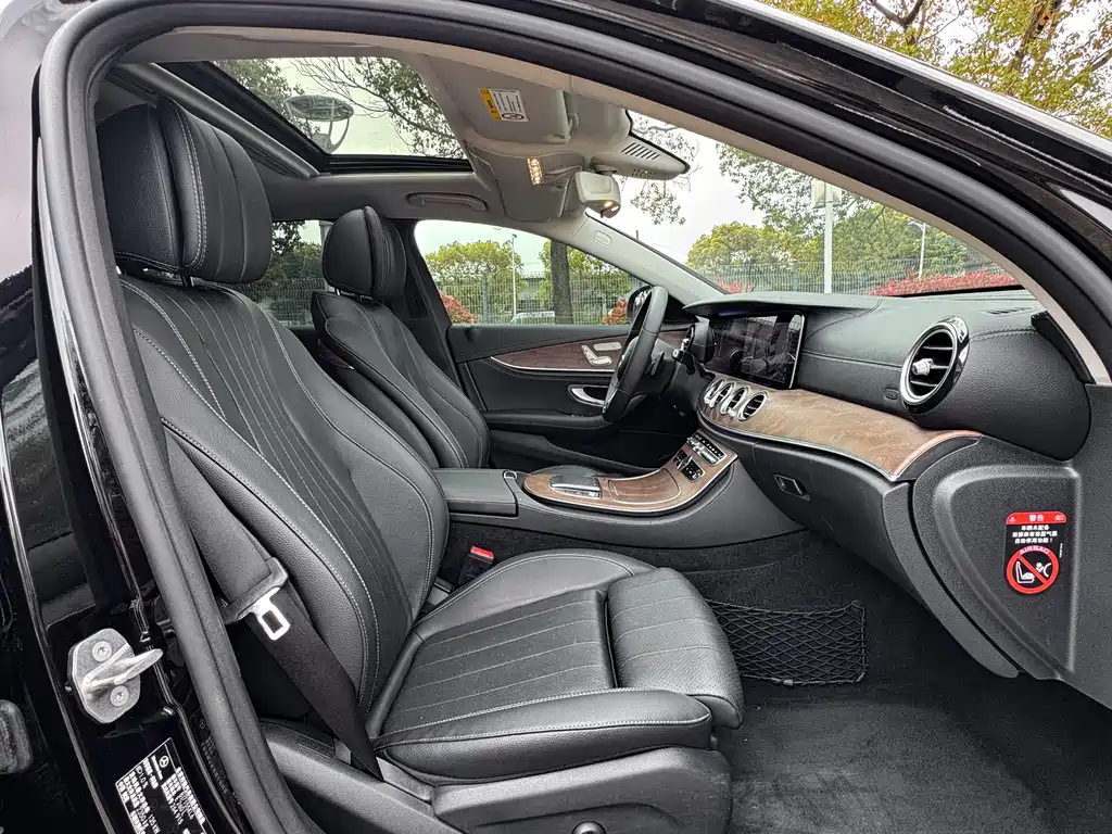 Mercedes-Benz E-Class 2019 — фото 19