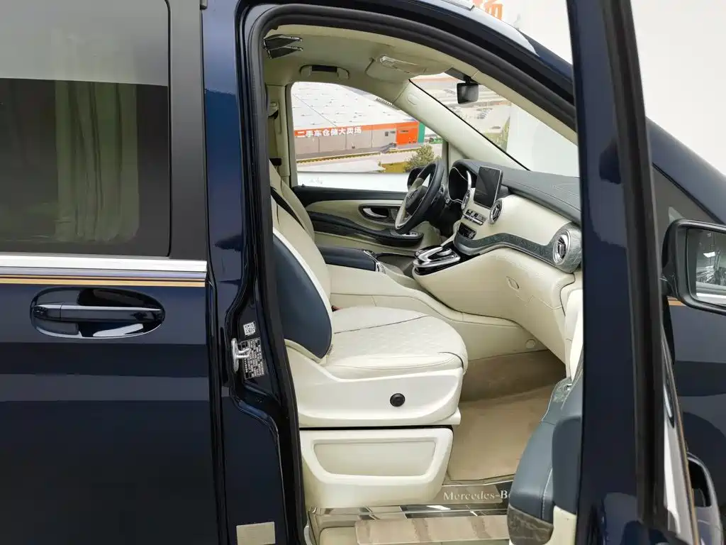 Mercedes-Benz V-Class 2020 — фото 22
