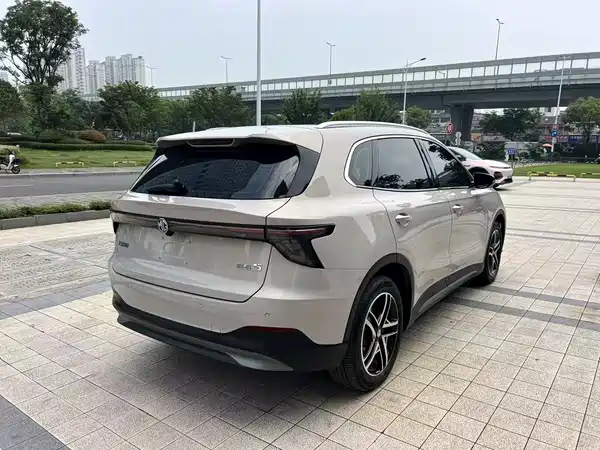 MG ES5 2024