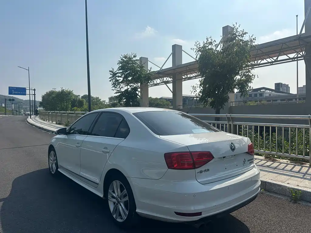 Volkswagen Sagitar 2018