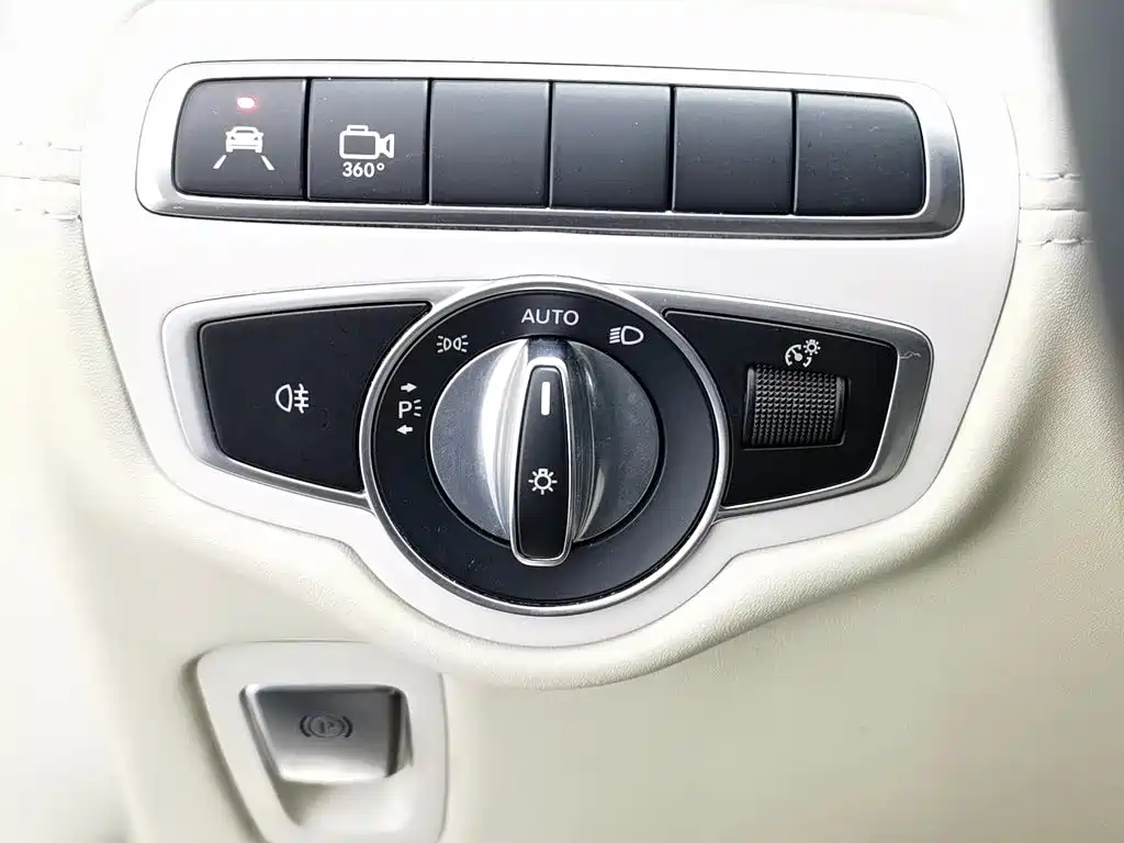 Mercedes-Benz V-Class 2020 — фото 20