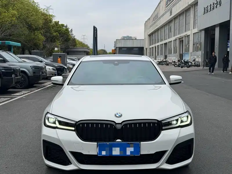 BMW 5 Series 2021 — фото 1