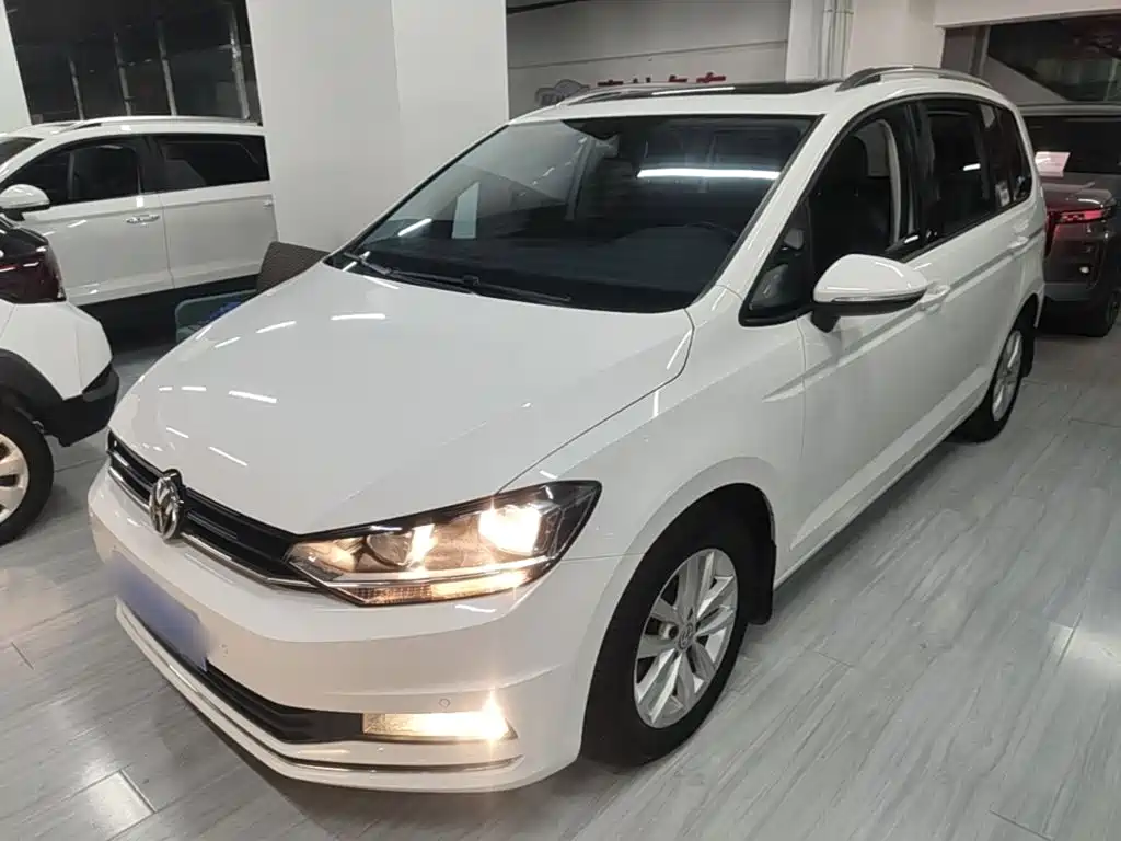 Volkswagen Touran 2018 — фото 1