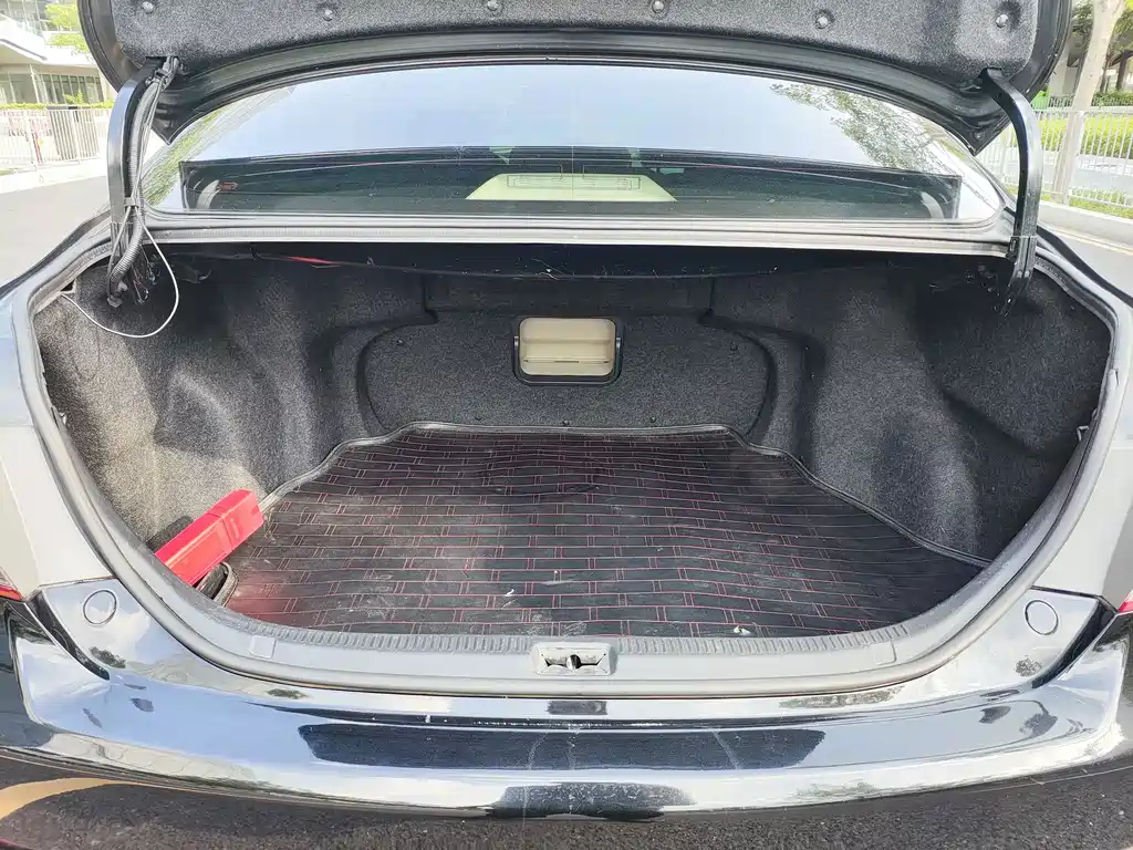 Toyota Camry 2014 — фото 14