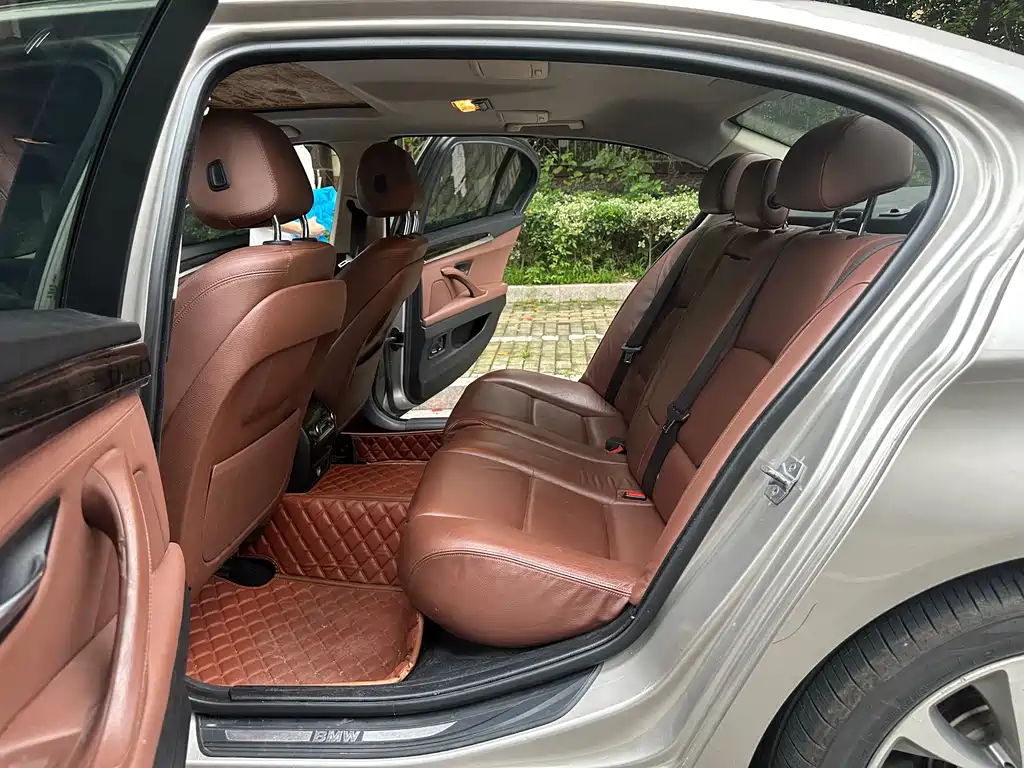 BMW 5 Series 2016 — фото 16